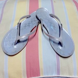 Coach flip flop size 6
